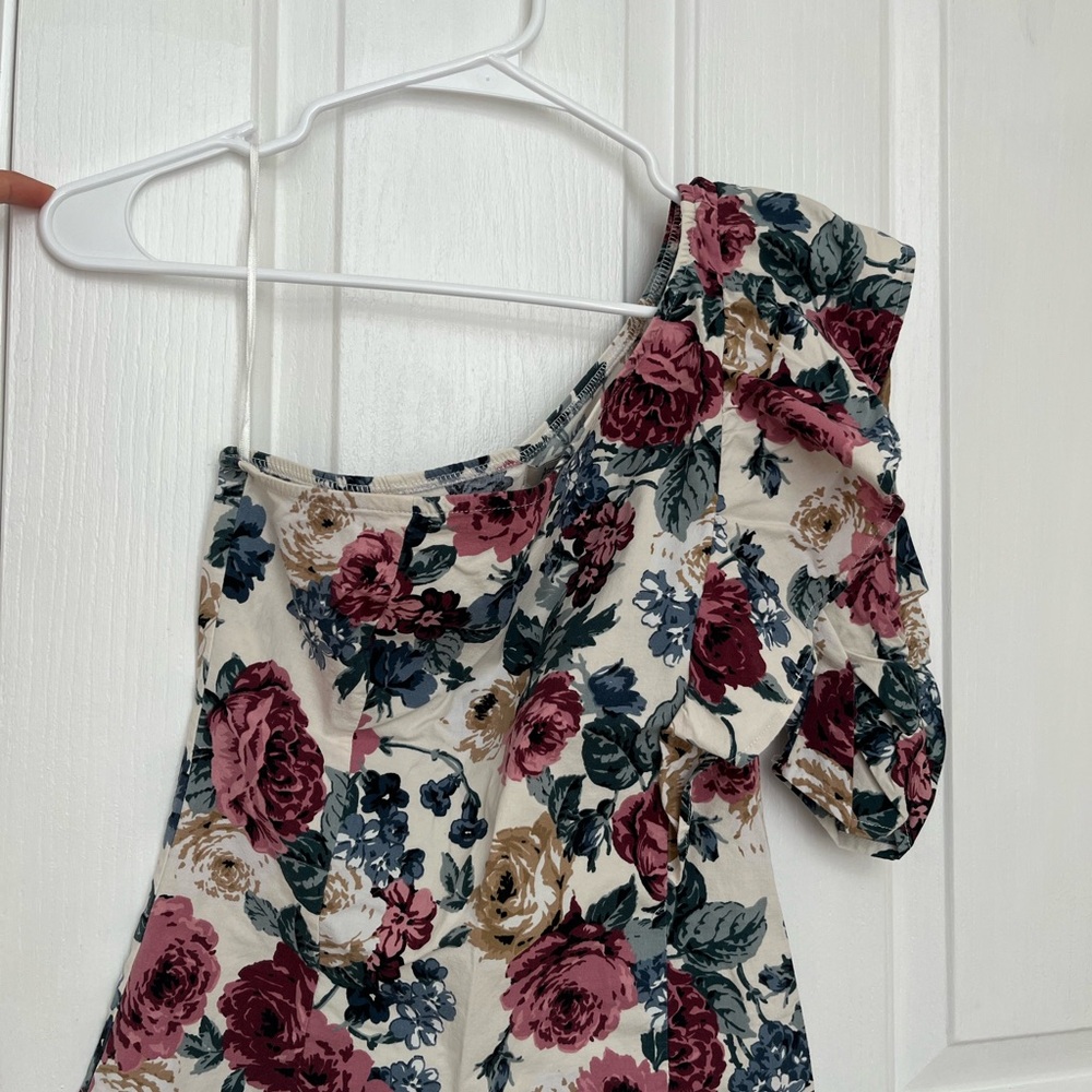 Stradivarius Floral One-Shoulder Blouse in Cream and Pink